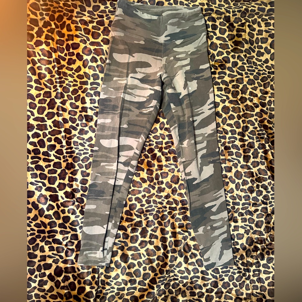 Express XS Camouflage Leggings NWOT see description